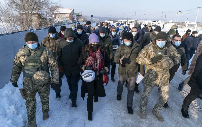 Minister for Foreign Affairs Ann Linde visits OSCE SMM in Ukraine .