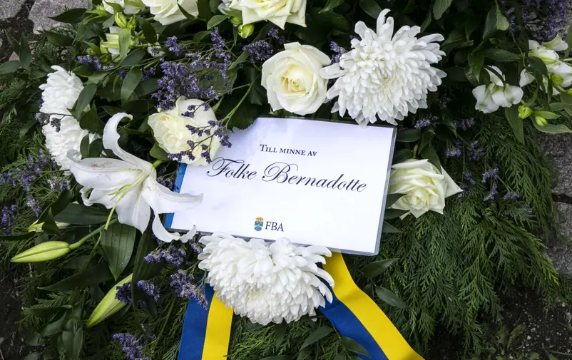 Blomsterkrans till minne av Folke Bernadotte.